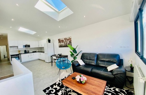 Floirac House | Maison Arkéa Aréna with cleaning, sheets and towels included