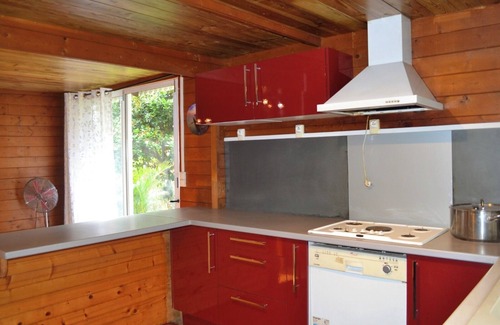 Bois d'Olives Ski Chalet | Maison Avec Jacuzzi et Jardin à 5 min de la Plage