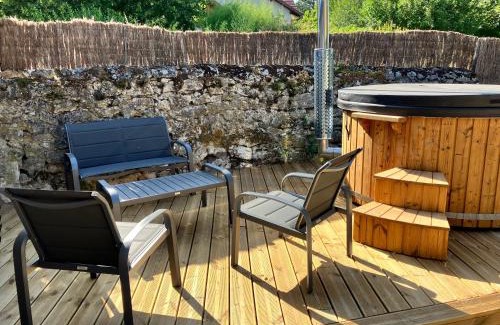 Ceyzerieu House | Maison bohème avec bain nordique