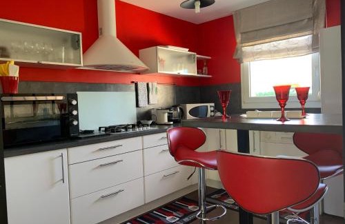 Muret House | Maison cosy clim jardin netflix