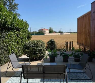 Muret House | Maison cosy clim jardin netflix