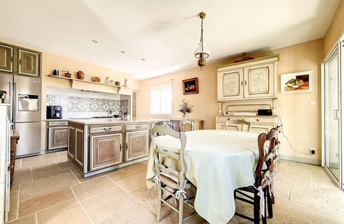 Frontonas House | Maison de 4 Chambres Pour 8 Adultes et 2 Enfants Avec Piscine Terrain Paysager