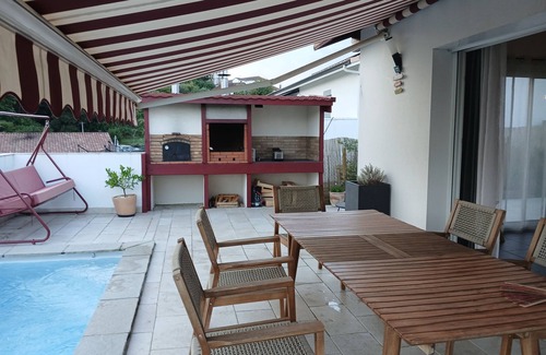 Guiche House | Maison de Campagne Avec Deux Chats et Piscine