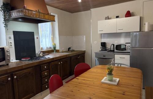 Bransat House | Maison de charme en Allier avec terrasse et jardin pour 6 personnes - FR-1-489-588