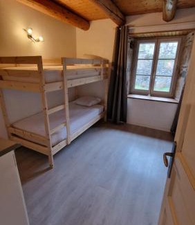 Saint-Etienne-Lardeyrol Apartment | Maison de campagne