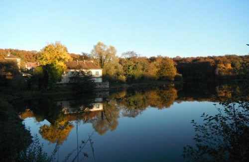 Saint-Bonnet-Troncais Apartment | Maison de L`Etang