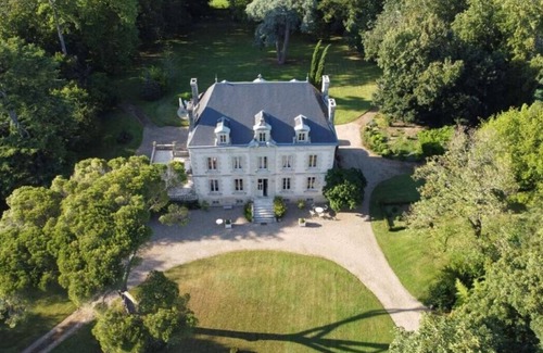 Vouille House | Maison de Maître 19ème Siècle Dans Village Calme à 15km de Poitiers