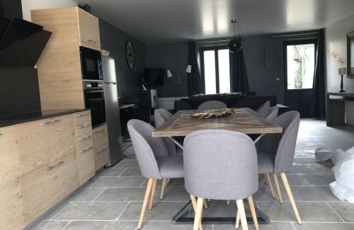 Prehy House | Maison de Pauline, Chablis Vineyard