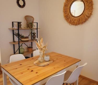 Viviers-les-Montagnes Apartment | Maison de village à la décoration bohème jusqu'à 6 personnes