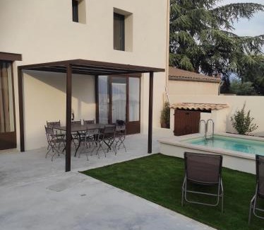 Rasteau House | Maison de village 150 M2 au calme climatisée, piscine