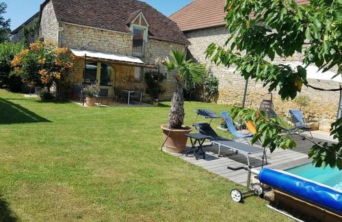 Condat House | Maison de village avec piscine privative - gite-loubaribas