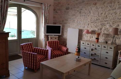 Condat House | Maison de village avec piscine privative - gite-loubaribas