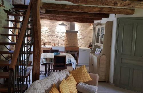 Condat House | Maison de village avec piscine privative - gite-loubaribas