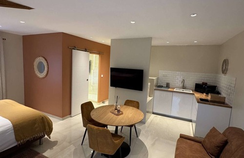 Ceyreste Apartment | Maison Dhôtes - Studio Tout Équipé Avec Balcon