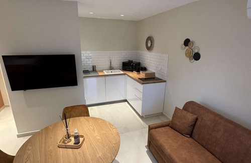 Ceyreste Apartment | Maison Dhôtes - Studio Tout Équipé Avec Balcon