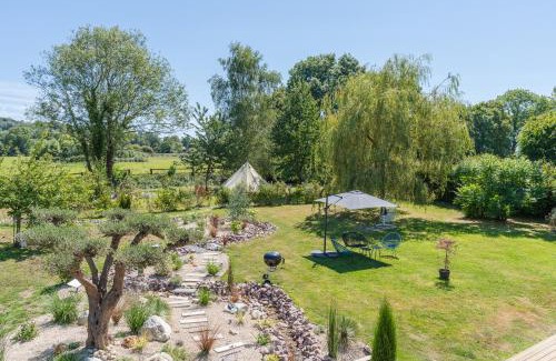 Tourville-en-Auge Villa | Maison du Bonheur avec Rivière & Spa, 4 chambres & 2 SDB