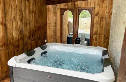 Saint-Ciers-sur-Gironde House | Maison et table d'hôtes Le Camélia Blanc