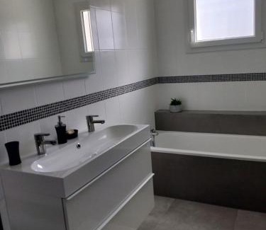 Saint-Genes-De-Fronsac House | Maison familiale avec jardin de 1500m2