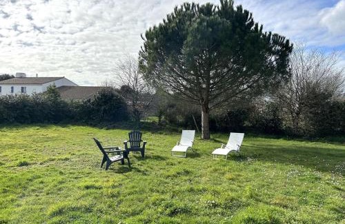 L'Aiguillon-sur-Vie House | Maison familiale confortable, 4 couchages, près des plages et commerces, jardin et wifi inclus - FR-1-224-809