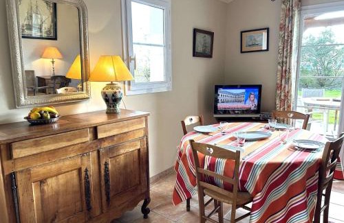 L'Aiguillon-sur-Vie House | Maison familiale confortable, 4 couchages, près des plages et commerces, jardin et wifi inclus - FR-1-224-809