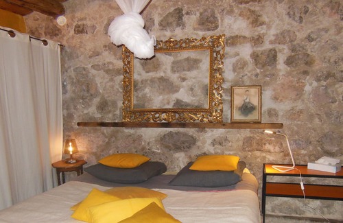 Villeseque-des-Corbieres House | Maison Dans Jardin