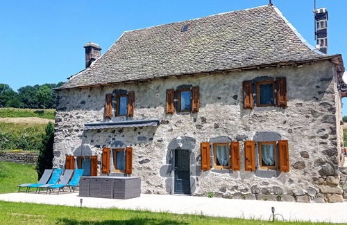 Saint-Flour Agglomeration House | Maison Independante , a 7km du Centre Thermale de Chaudes Aigues