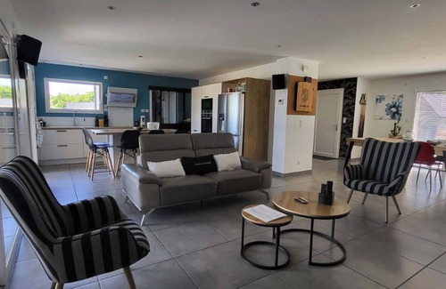 Change House | Maison Individuelle au Calme Avec Piscine à 15 Minutes du Centre Ville du Mans