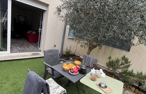 Plateau - Mont-Valerien Villa | Maison L'Olivier with private parking space