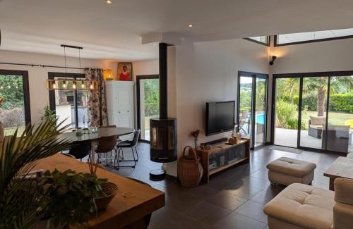 Soyaux House | Maison moderne élégante avec piscine privative, jardin clos et wifi - FR-1-653-279