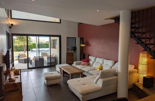 Soyaux House | Maison moderne élégante avec piscine privative, jardin clos et wifi - FR-1-653-279