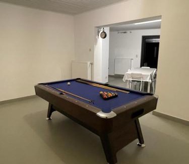 Fontaine-l'Eveque House | Maison Pétria