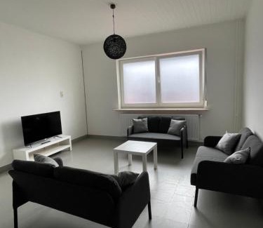 Fontaine-l'Eveque House | Maison Pétria