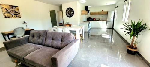 Varetz House | MAISON PLEIN-PIED DÉTENTE ASSUREE Clim-BBQ