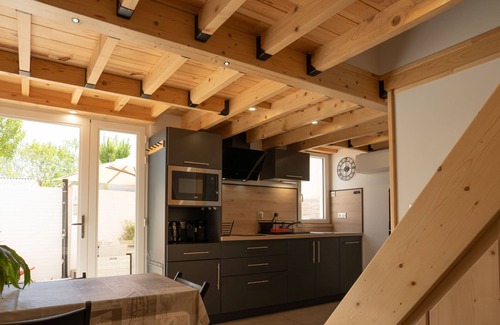 Vias House | Maison rénovée et climatisée avec WIFI à 600m de la plage