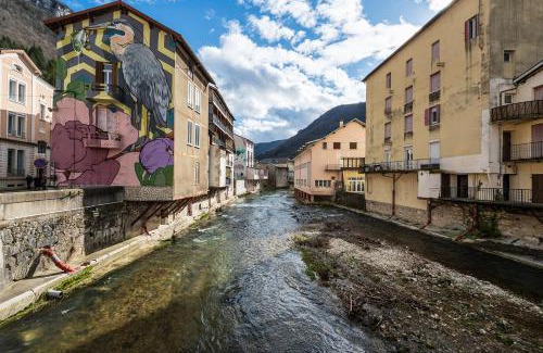 Tenay Apartment | Maison Raphaëla, Élégance et Lumière au Cœur des Monts du Bugey
