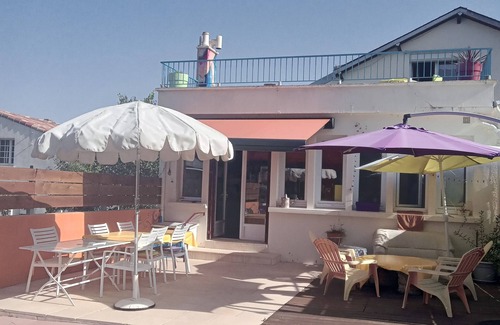 Landeronde House | Maison Spacieuse et Agréable Avec Terrasse, à 25 mn de la mer