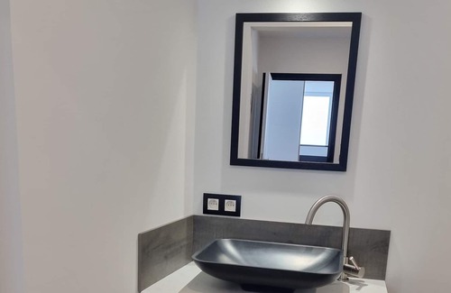 Givet House | Maisonette Entièrement Rénovée