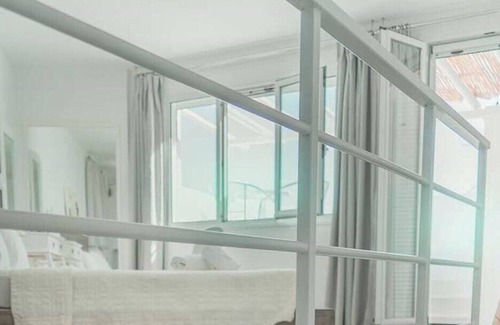 Perissa House | Maisonette house with jacuzzi Loukas & Emma