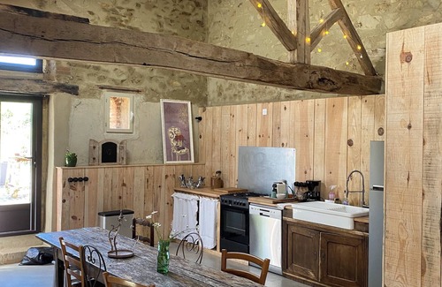 Cholet Apartment | Maisonnette dans la Grange, swimming pool, countryside, horses, forest and lake, Puy du Fou