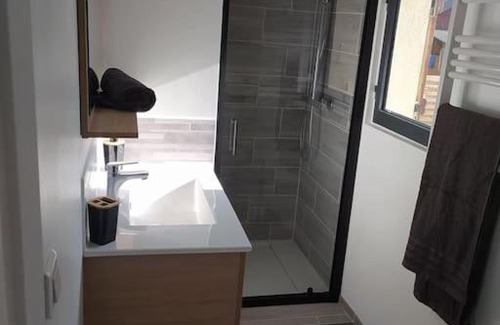 La Bazoge House | Maisonnette en bord de rivière tout près du Mans