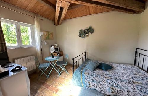 Chateauneuf-du-Rhone Bed & Breakfast | Maisonnette indépendante au calme dans un grand jardin