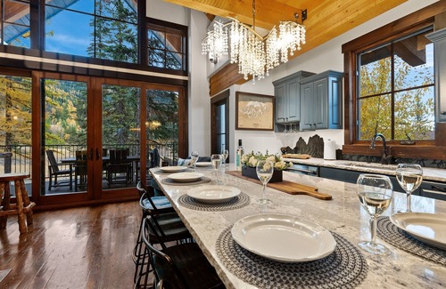Whitefish Ski Chalet | Make Memories at this luxe treehouse; hot tub; PS5; direct trail/slope access