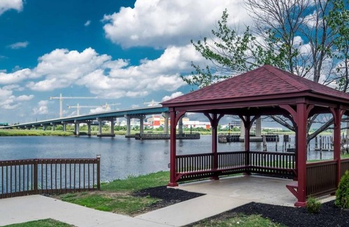 Secaucus House | Making The Best Memories Along The Way! Free Parking, Budget-friendly Property