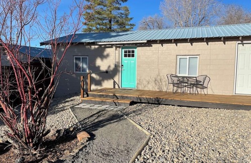 Burns House | Mama Bear’s Den- Pet Friendly