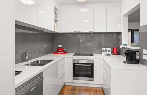 Hawthorn East Apartment | Mama Koko - A relaxing spacious second-floor apartment