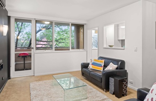 Hawthorn East Apartment | Mama Koko - A relaxing spacious second-floor apartment