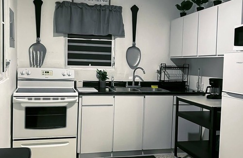 Sabana Abajo House | Mami's Corner in Carolina with WiFi, AC, Near Airport, Beaches, Malls and more