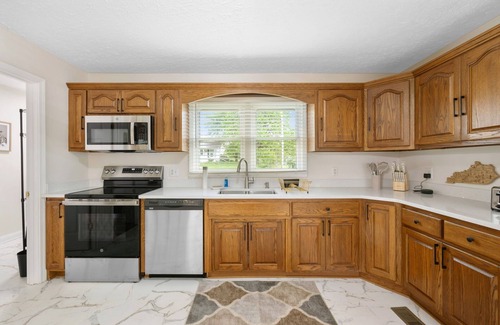 Cave City House | Mammoth Pond - Mammoth Cave Family Retreat - Playground Sleeps 6