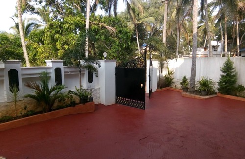 Thiruvananthapuram House | Manged & Maintained by a British couple. First Floor of a beautiful Villa.