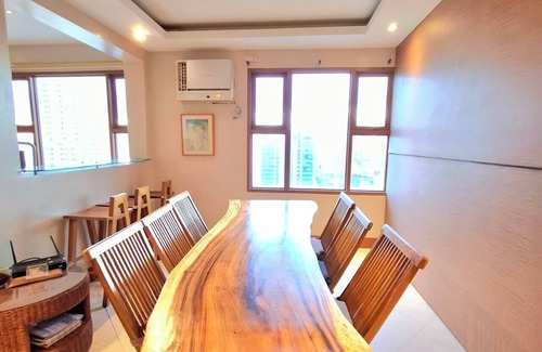 Ermita Night District Condo | Manila Bayview Luxury Rental